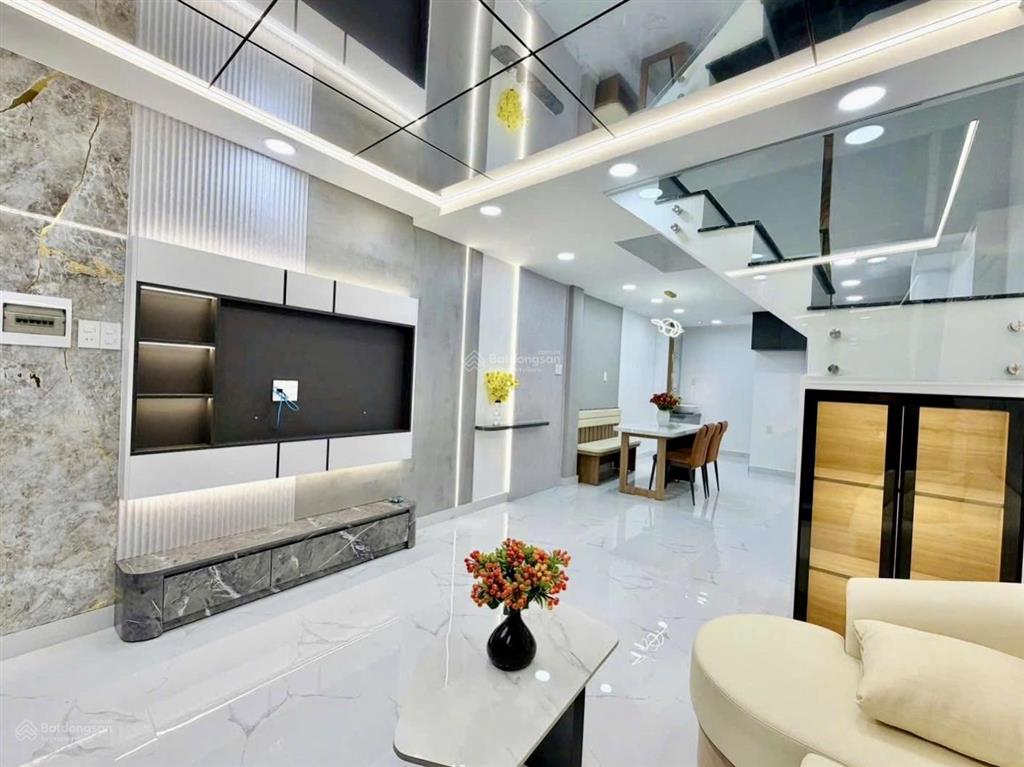 Chủ cần tiền bán nhanh nhà thạch thị thanh  tđ  q1, gần cv lê văn tám. 88m2, cho thuê 37tr