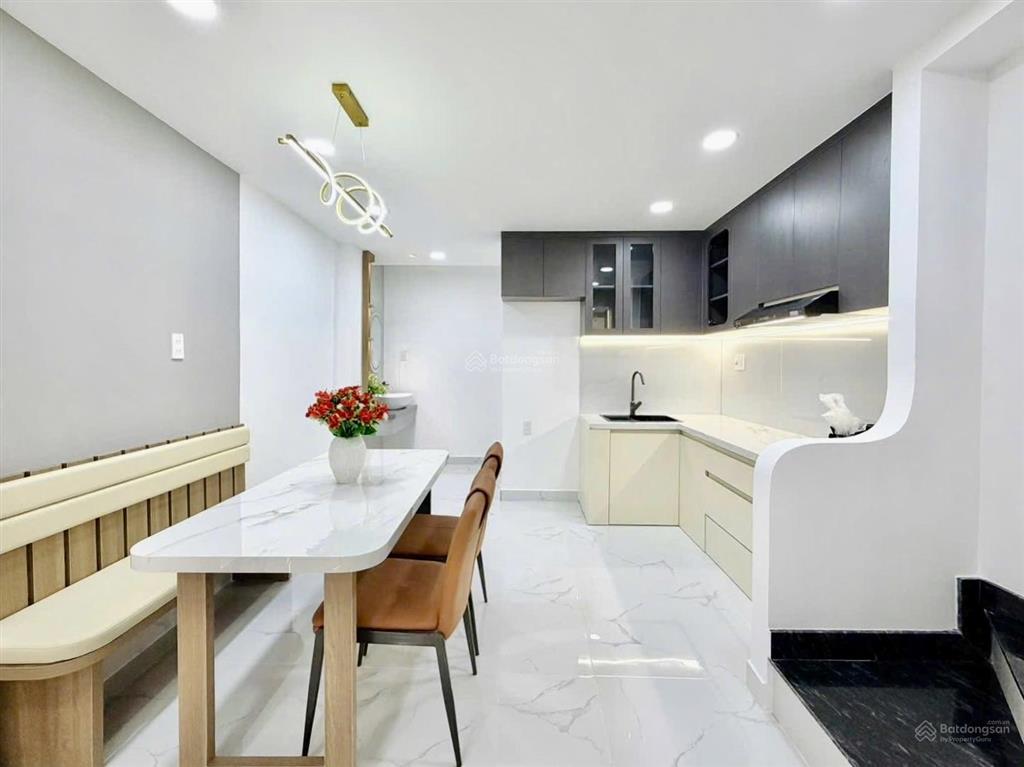 Chủ cần tiền bán nhanh nhà thạch thị thanh  tđ  q1, gần cv lê văn tám. 88m2, cho thuê 37tr