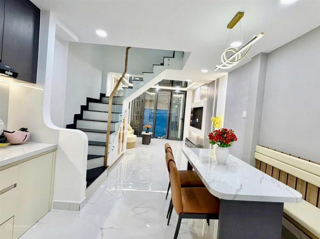 Chủ cần tiền bán nhanh nhà thạch thị thanh  tđ  q1, gần cv lê văn tám. 88m2, cho thuê 37tr