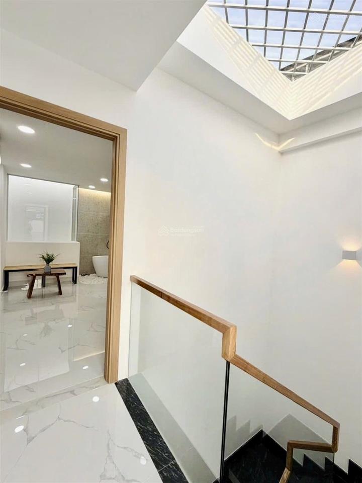 Chủ cần tiền bán nhanh nhà thạch thị thanh  tđ  q1, gần cv lê văn tám. 88m2, cho thuê 37tr