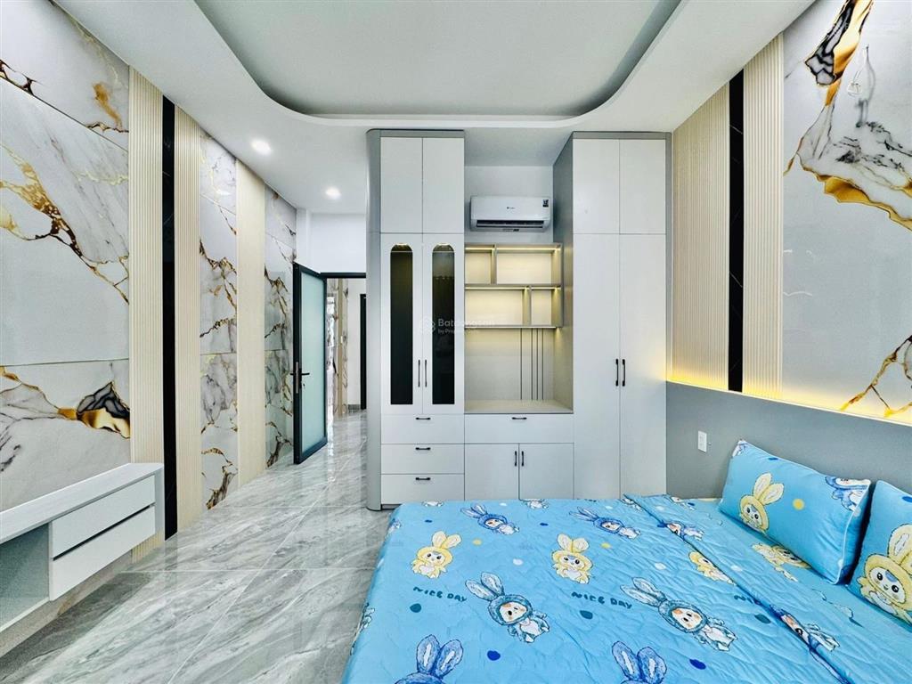 Đường 2 xe ô tô ký con  bến thành  q1, gần ga metro bến thành. 75m², cho thuê 27tr/tháng