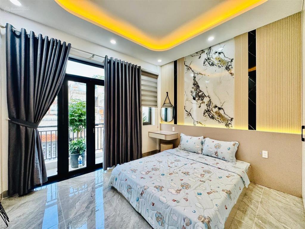 Đường 2 xe ô tô ký con  bến thành  q1, gần ga metro bến thành. 75m², cho thuê 27tr/tháng