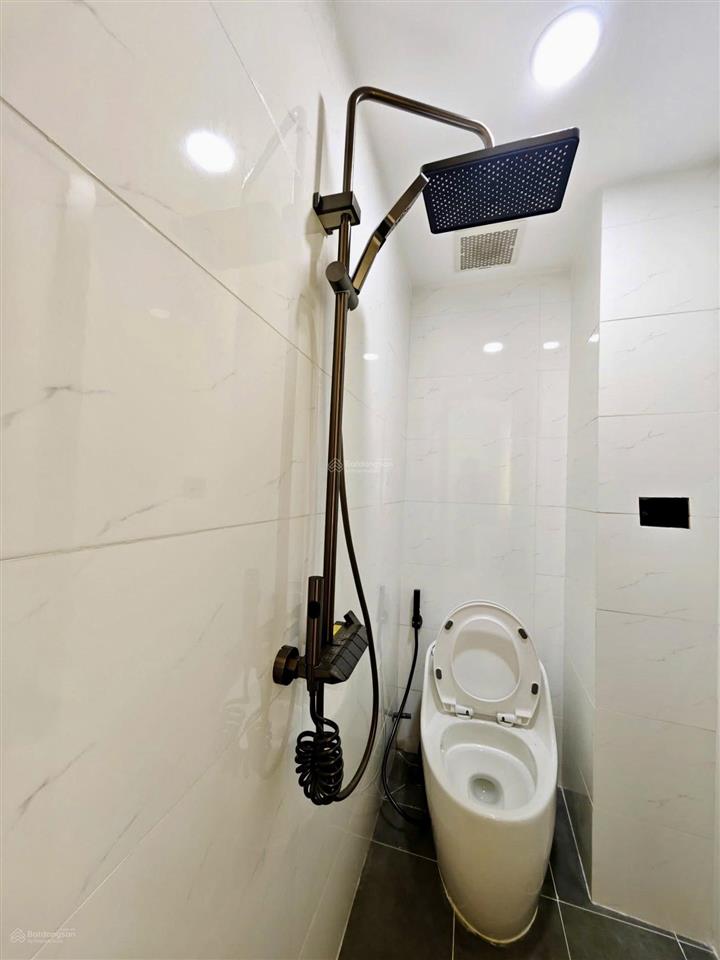 Chú sáu cần bán nhà lý tự trọng  bến thành  q1, gần chợ bến thành. 84,8m, cho thuê 26tr