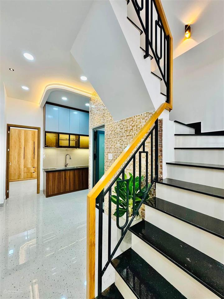 Ra nhanh nhà trương định  v. thị sáu  q3, gần cv tao đàn. 68m2, đang cho thuê 19tr/tháng