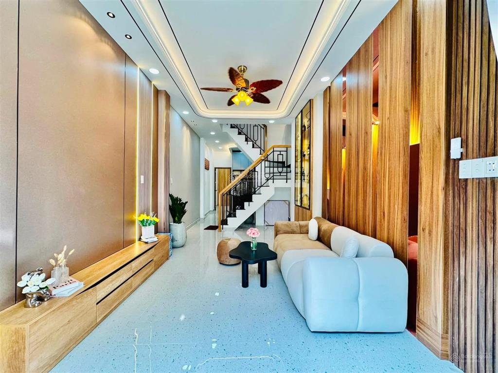 Ra nhanh nhà trương định  v. thị sáu  q3, gần cv tao đàn. 68m2, đang cho thuê 19tr/tháng