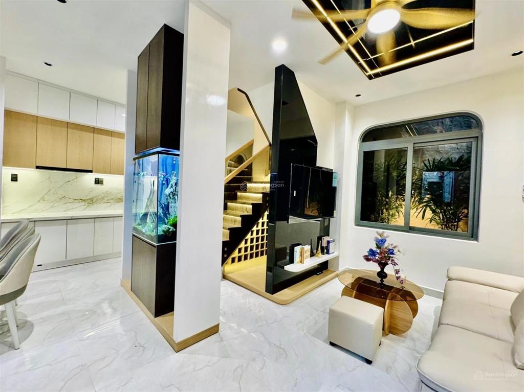 Bán gấp nhà hẻm oto nguyễn hữu cầu  tđ  q1, gần chợ tân định. 79,5m2, cho thê 30 triệu