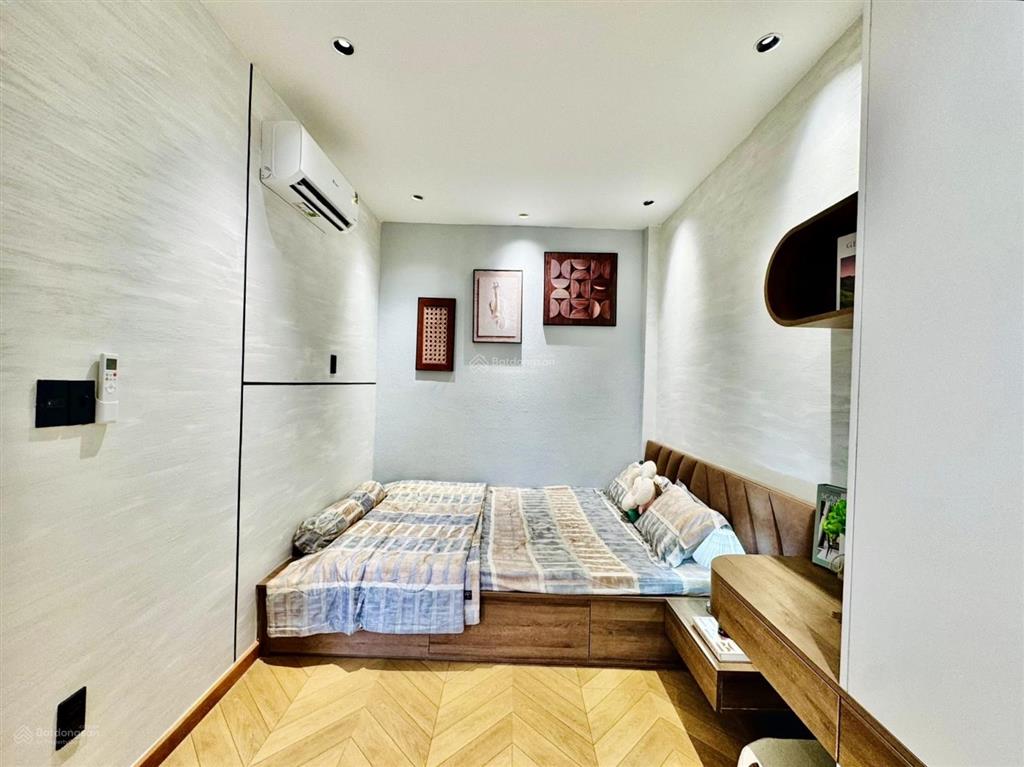 Bán gấp nhà hẻm oto nguyễn hữu cầu  tđ  q1, gần chợ tân định. 79,5m2, cho thê 30 triệu