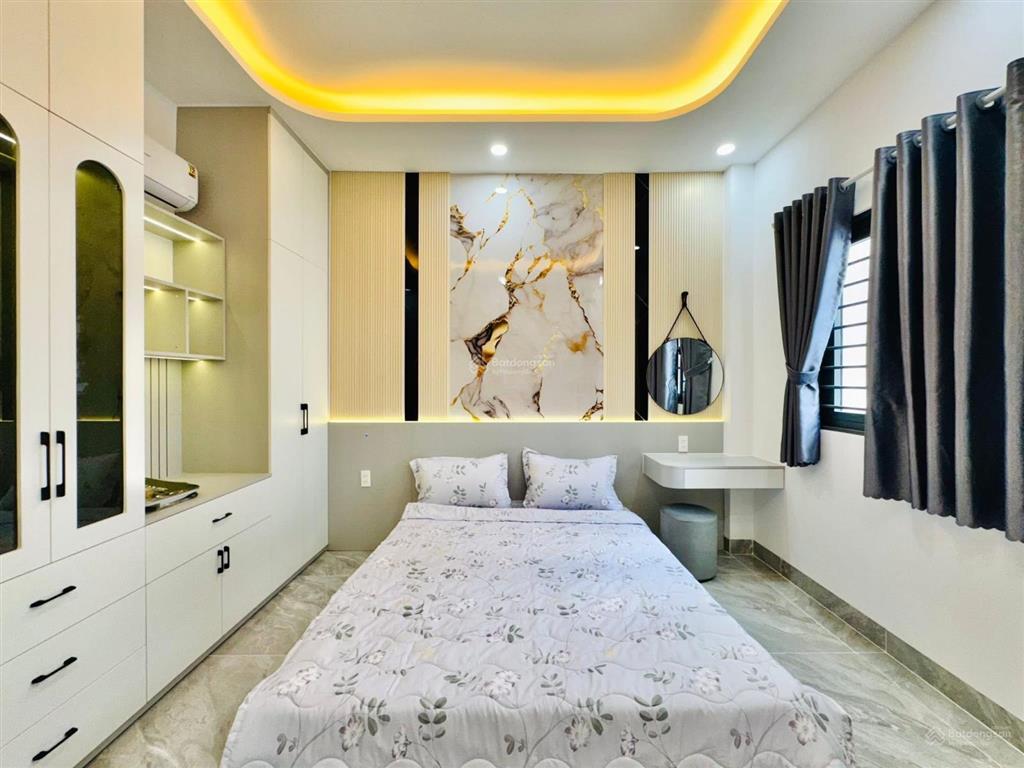 Đường 2 xe ô tô ký con  bến thành  q1, gần ga metro bến thành. 75m2, cho thuê 27tr/tháng