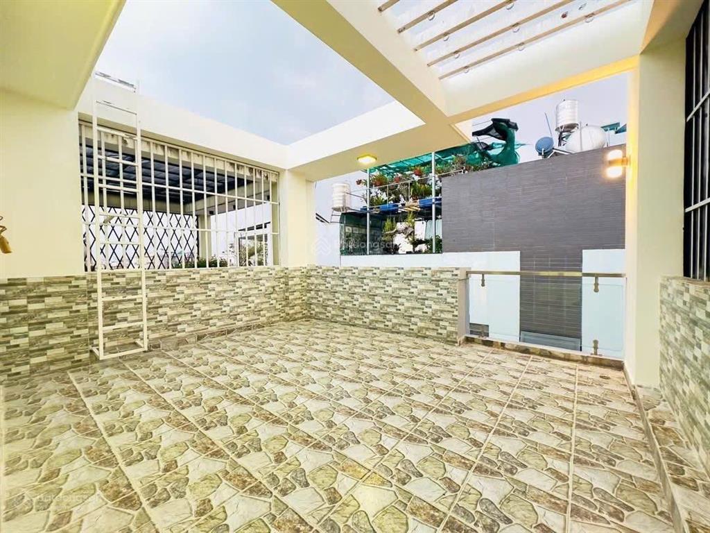 Chú 6 cần bán gấp nhà trần cao vân  võ thị sáu  q3, gần hồ con rùa. 79,9m2, cho thuê 26tr