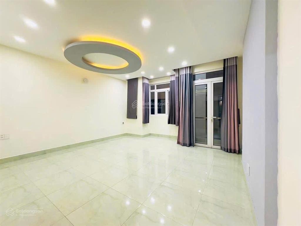 Chú 6 cần bán gấp nhà trần cao vân  võ thị sáu  q3, gần hồ con rùa. 79,9m2, cho thuê 26tr