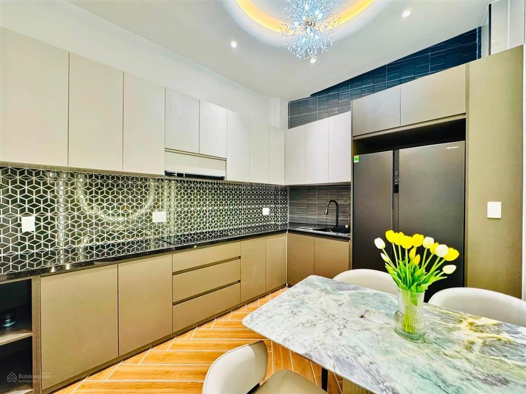 Giảm giá bán nhanh nhà sư vạn hạnhphường 13quận10,gần vạn hạnh mall, 65m2, đang cho thuê 22 triệu