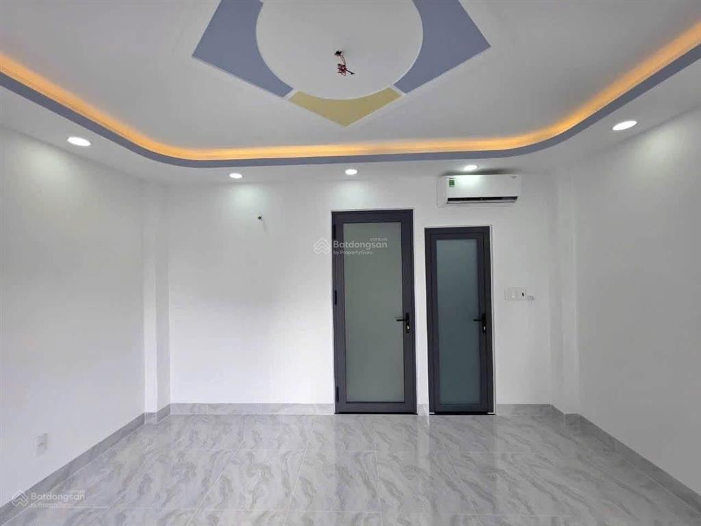 Phó đức chính  nguyễn thái bình  quận 1, gần chợ bến thành.giá 9 tỷ950tr/70m2,đang cho thuê 26tr.