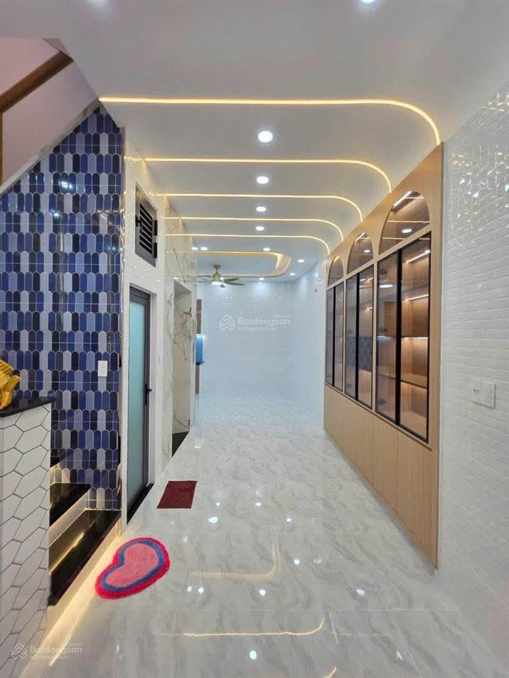 Phó đức chính  nguyễn thái bình  quận 1, gần chợ bến thành.giá 9 tỷ950tr/70m2,đang cho thuê 26tr.
