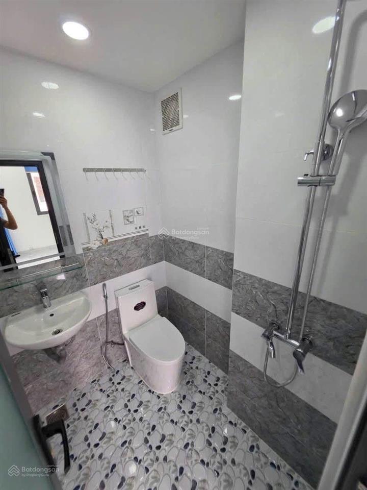 Phó đức chính  nguyễn thái bình  quận 1, gần chợ bến thành.giá 9 tỷ950tr/70m2,đang cho thuê 26tr.