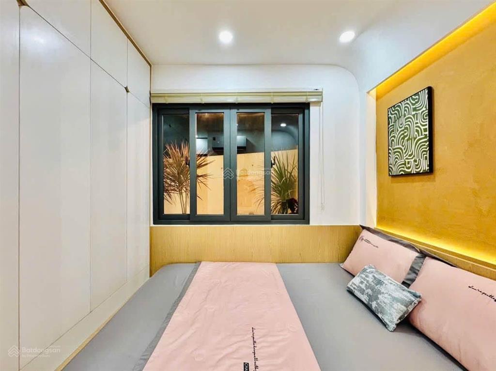 Cô mai cần ra nhanh nhà cống quỳnhbến thànhq1,gần bv từ dũ.giá9tỷ350tr/75,4m2, cho thuê 19tr