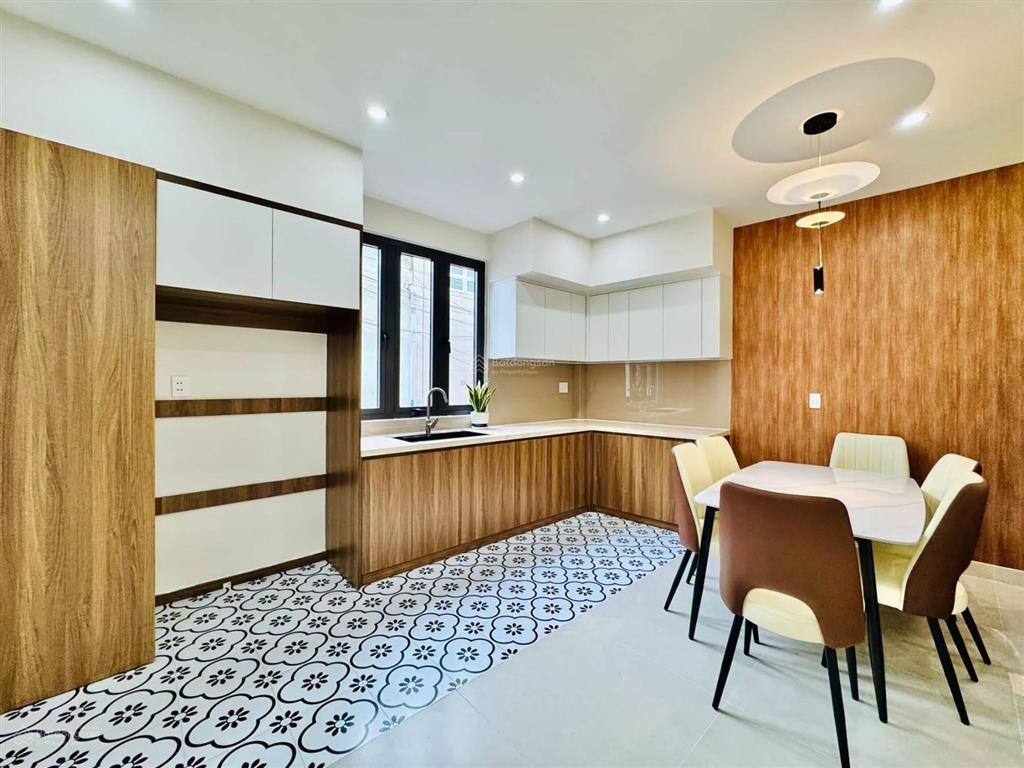 Hẻm oto 6m bạch vân  phường 5  quận 5, gần chợ hoà bình. 71m2, thu nhập 20tr/tháng