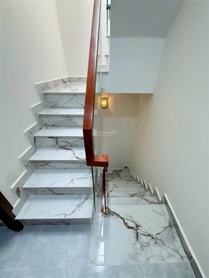 Nguyễn trãi  p. cầu ông lãnh  quận 1, đường thông ra nguyễn văn cừ. 75m2, cho thuê 24tr/tháng