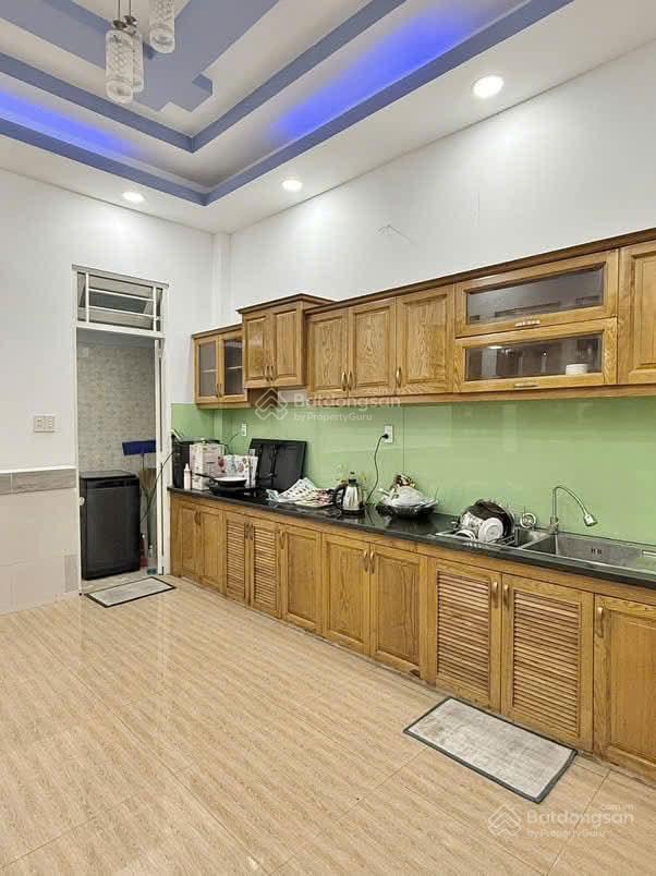 Cách sân bay 5 phút, nhà nguyễn trọng tuyểntân bình diện tích 70,8m2 giá 2tỷ990 hợp đồng thuê 19tr