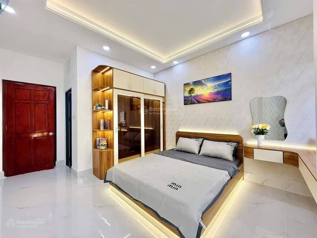 Nhà cách mạng tháng 8quận 10 cho thuê 23tr/th, gần tttm vincom 3/2 diện tích 67,6m2 giá 3tỷ890 tl
