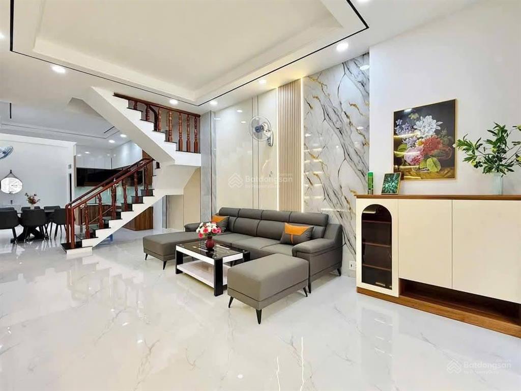Nhà cách mạng tháng 8quận 10 cho thuê 23tr/th, gần tttm vincom 3/2 diện tích 67,6m2 giá 3tỷ890 tl