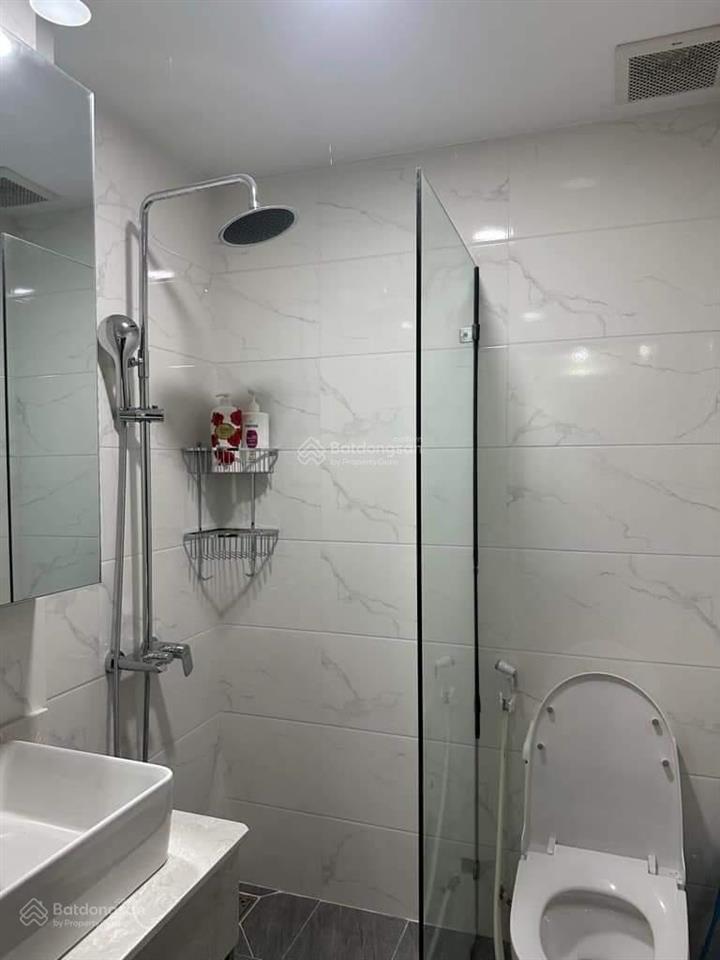 Nhà ngộp bến vân đồnquận 4 diện tích 72,5m2 giá 3tỷ2 gần tiểu học đặng trần côn, cho thuê 20tr/th