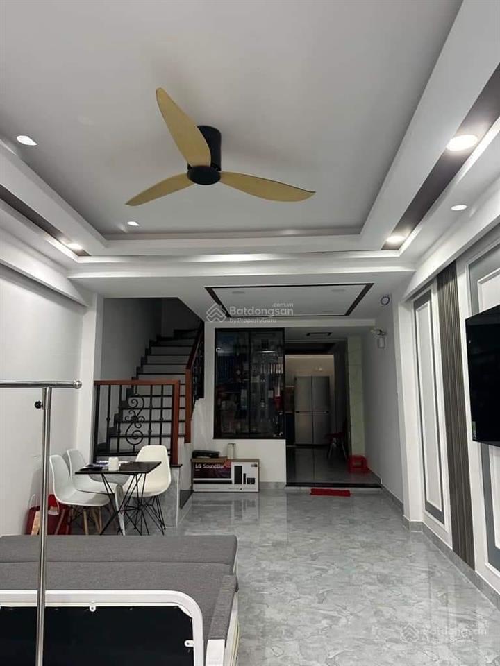 Nhà ngộp bến vân đồnquận 4 diện tích 72,5m2 giá 3tỷ2 gần tiểu học đặng trần côn, cho thuê 20tr/th
