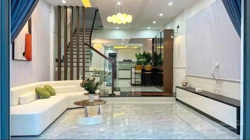 Kẹt tiền bán nhà trần minh quyềnquận 10 giá 3tỷ6 dt 72,5m2 gần học viện hành chính cho thuê 24tr