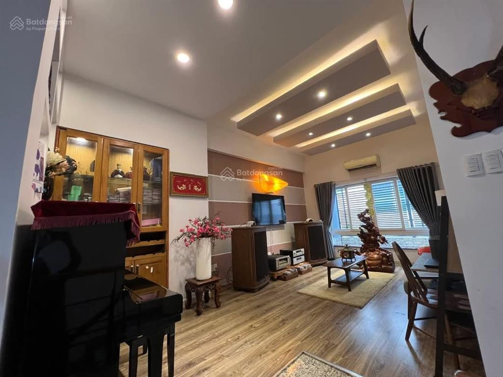 Tôi bán gấp nhà trần đình xuquận 1 giá 5tỷ2 diện tích 75,6m2 gần th trần hưng đạo cho thuê 27tr/th