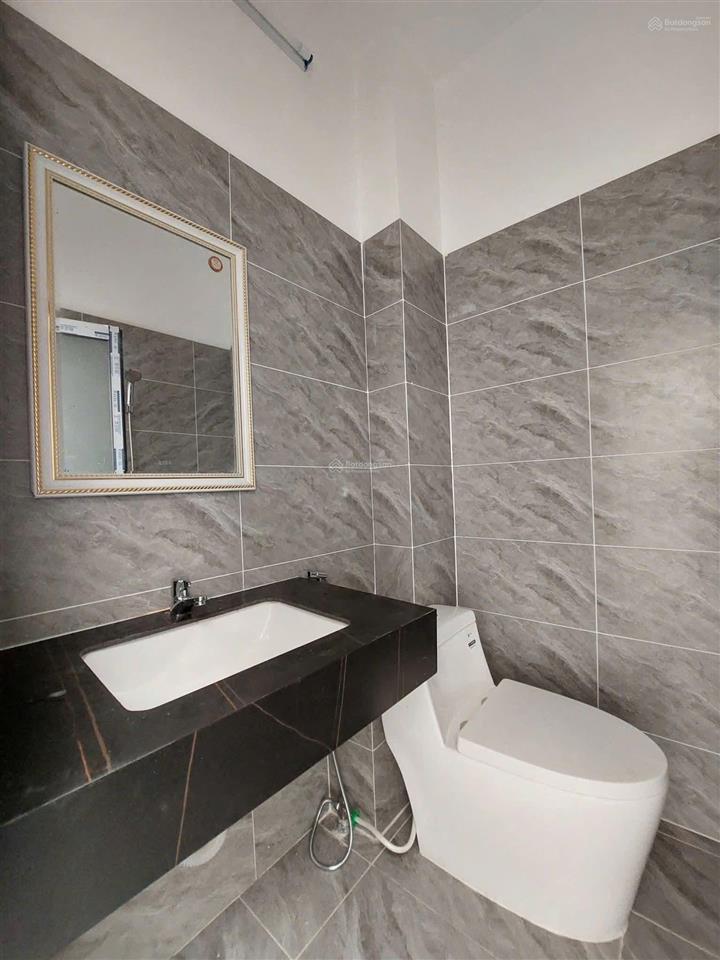 Ngoại 7 bán nhà đường hoàng diệuquận 4 cho thuê 21tr/th, dt 68m2 giá 3tỷ200 gần đại học luật tp