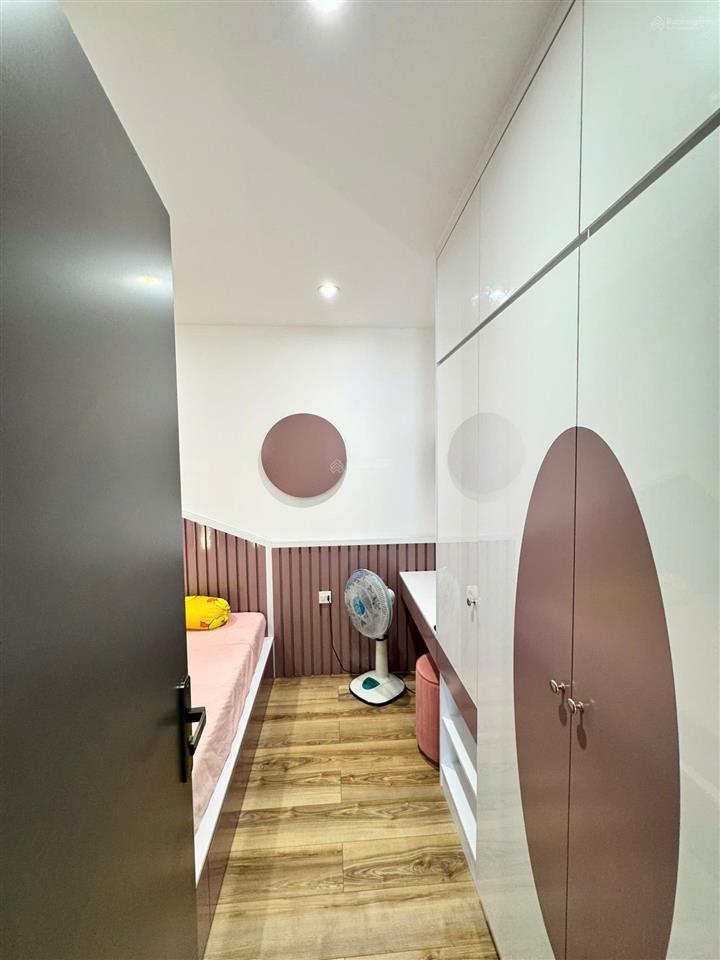 Ngoại 7 bán nhà đường hoàng diệuquận 4 cho thuê 21tr/th, dt 68m2 giá 3tỷ200 gần đại học luật tp