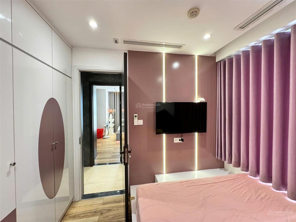 Ngoại 7 bán nhà đường hoàng diệuquận 4 cho thuê 21tr/th, dt 68m2 giá 3tỷ200 gần đại học luật tp