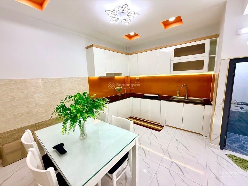 Bán nhà ngộp đường trần quýquận 11 giá 2tỷ85 diện tích 66m2 gần tiểu học âu cơ đang cho thuê 18tr