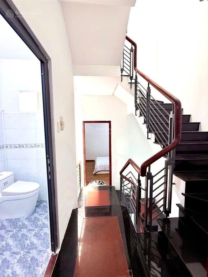 Bán nhà ngộp đường trần quýquận 11 giá 2tỷ85 diện tích 66m2 gần tiểu học âu cơ đang cho thuê 18tr