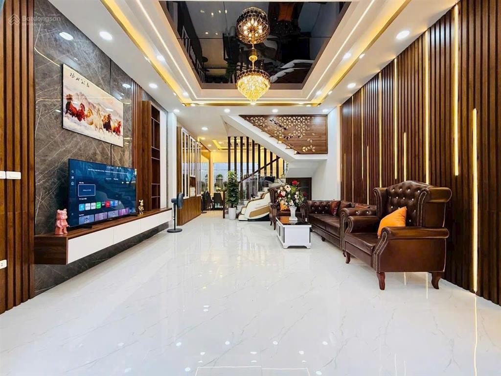Bán gấp nhà nguyễn gia thiềuquận 3 cho thuê 28tr/th diện tích 78,5m2 giá 4ty99 gần đại học sài gòn