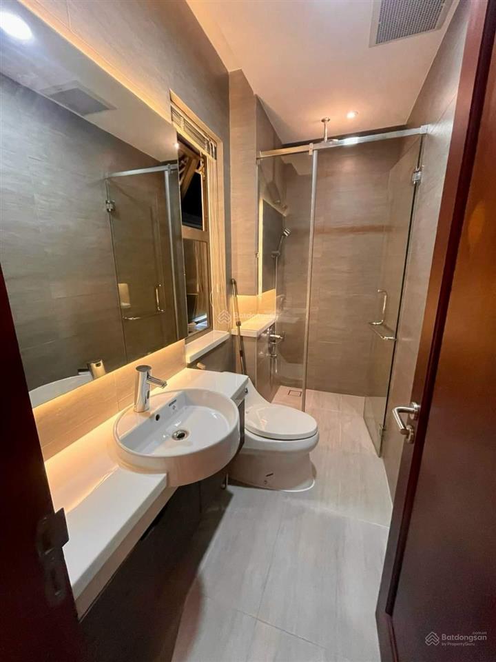 Nhà đẹp đường phan phú tiênquận 5 cho thuê 24tr, gần trường thcs hồng bàng giá chỉ 3tỷ89 dt 83,2m2