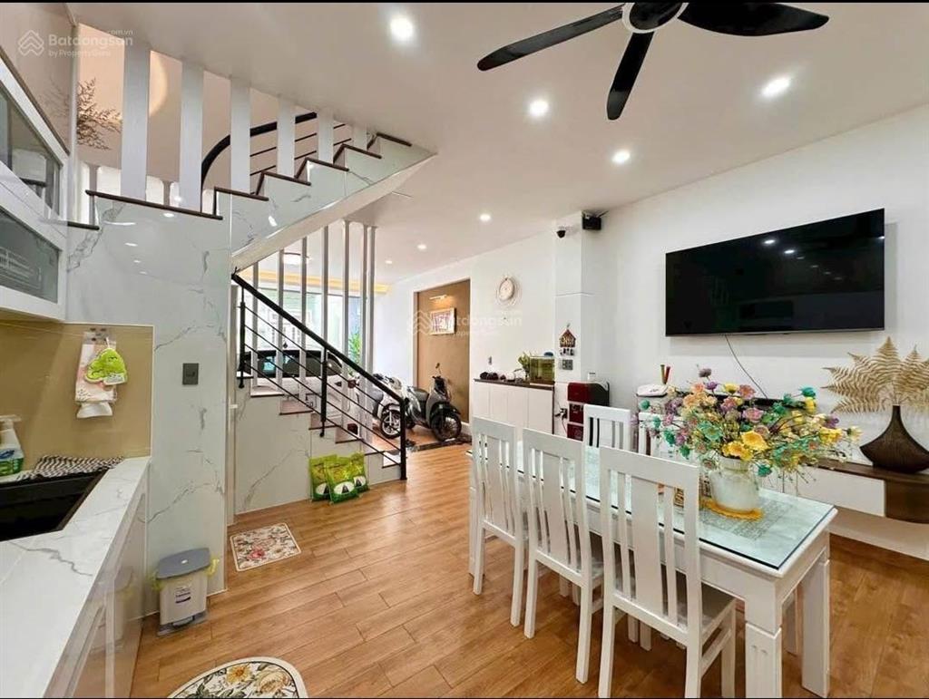 Nhà gần chợ thiếc đang cho thuê 21tr/th đường tân phướcquận 11 diện tích lớn 69,2m2 giá tốt 2tỷ500