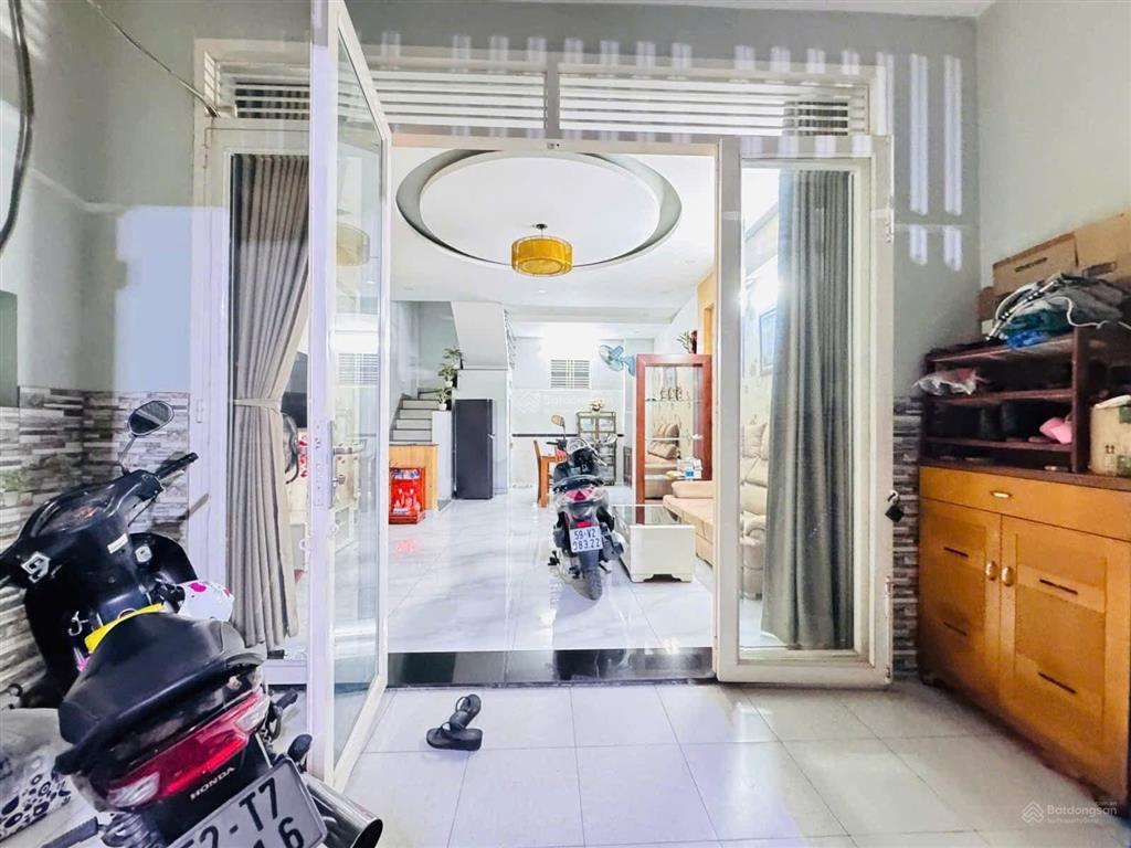 Nhà giá tốt hiện cho thuê 22tr/th ở nghĩa thục  quận 5 diện tích 66,8m2 gần chợ hoà bình