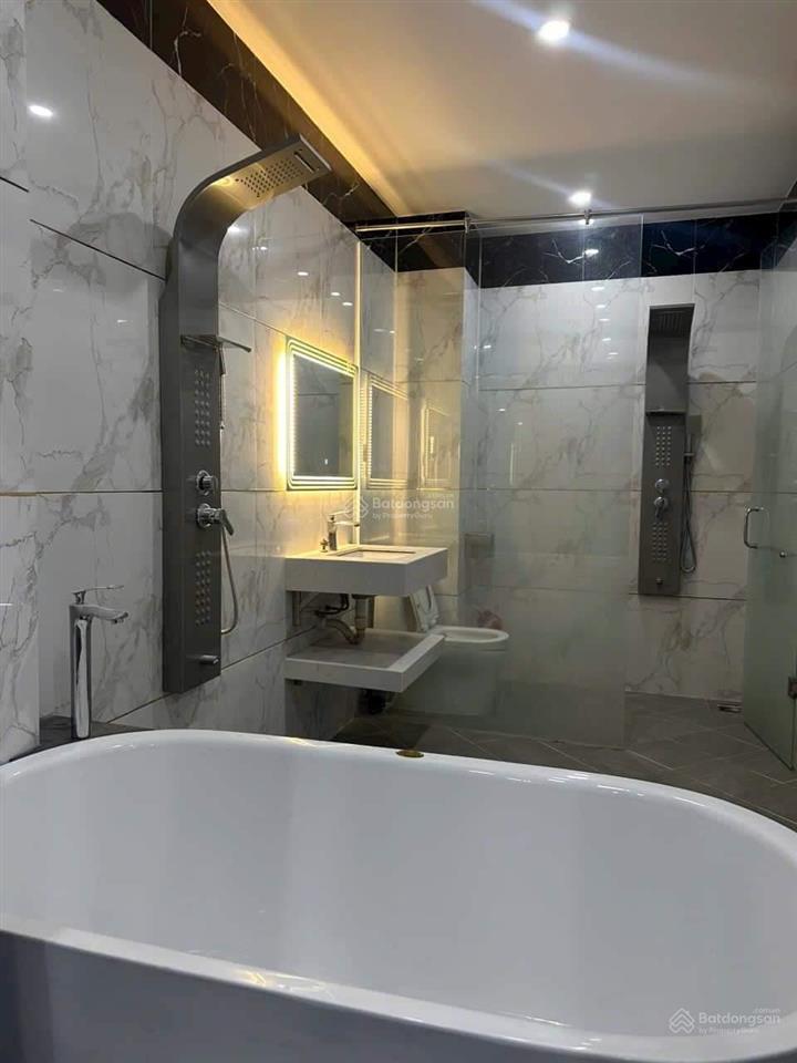 Giá đình tôi bán nhà tân vĩnhquận 4 dt 76m2 giá 8tỷ49 gần trường chính trị quận 4 cho thuê 23tr/th