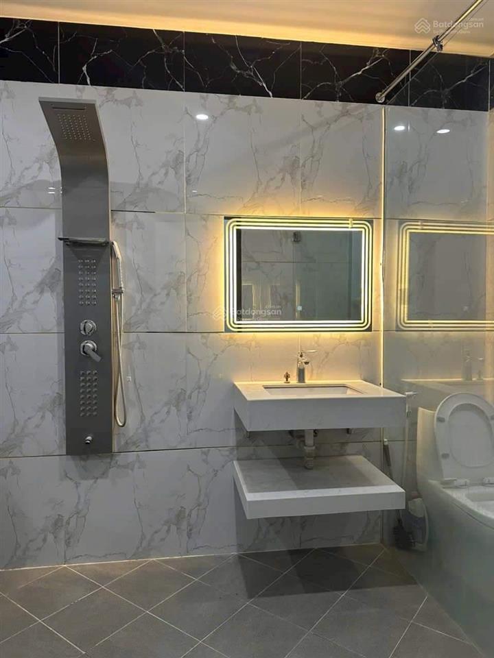 Giá đình tôi bán nhà tân vĩnhquận 4 dt 76m2 giá 8tỷ49 gần trường chính trị quận 4 cho thuê 23tr/th