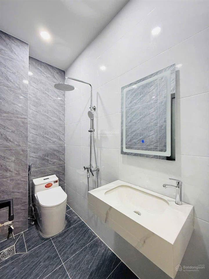 Nhà ngộp đường lê quang sungquận 6 gần th võ văn tần diện tích 63,6m2 giá 2tỷ65 đang cho thuê 18tr