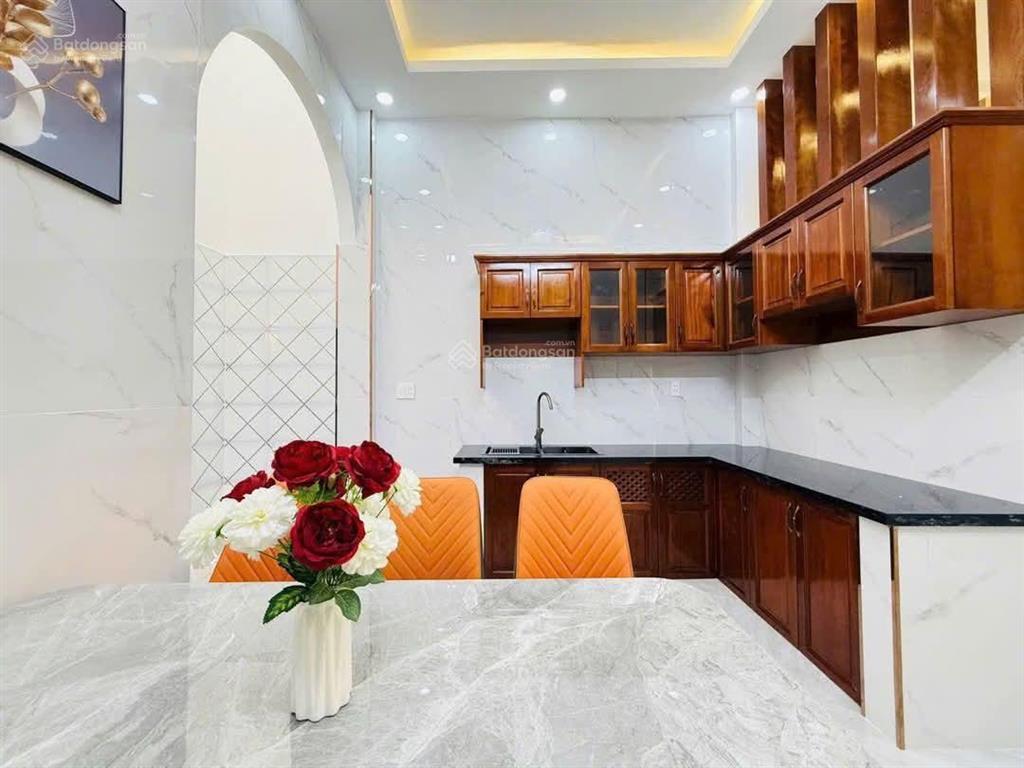 Nhà ngộp đường lê quang sungquận 6 gần th võ văn tần diện tích 63,6m2 giá 2tỷ65 đang cho thuê 18tr
