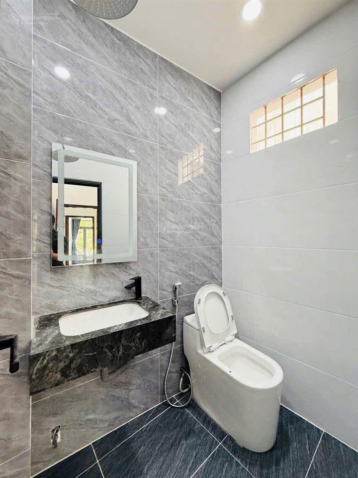Nhà ngộp đường lê quang sungquận 6 gần th võ văn tần diện tích 63,6m2 giá 2tỷ65 đang cho thuê 18tr