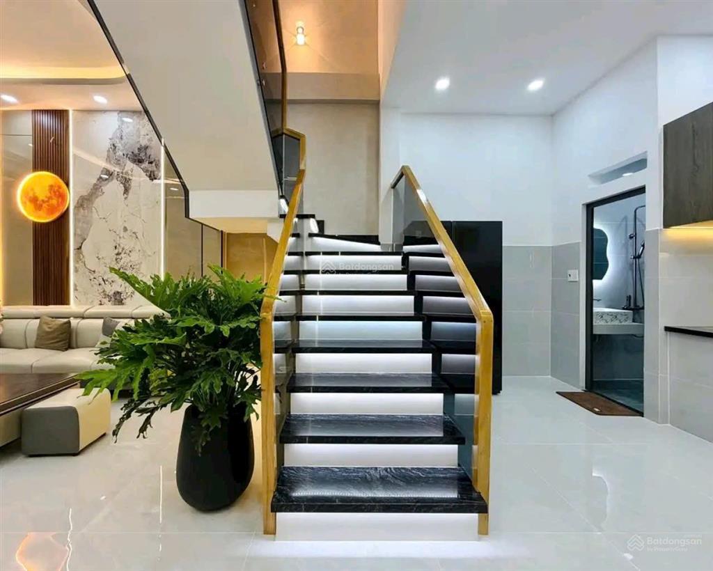 Kẹt tiền bán nhà lưu xuân tínquận5 dt 67,5m2 giá 3tỷ68 gần vòng xoay phan đình phùng cho thuê 23tr