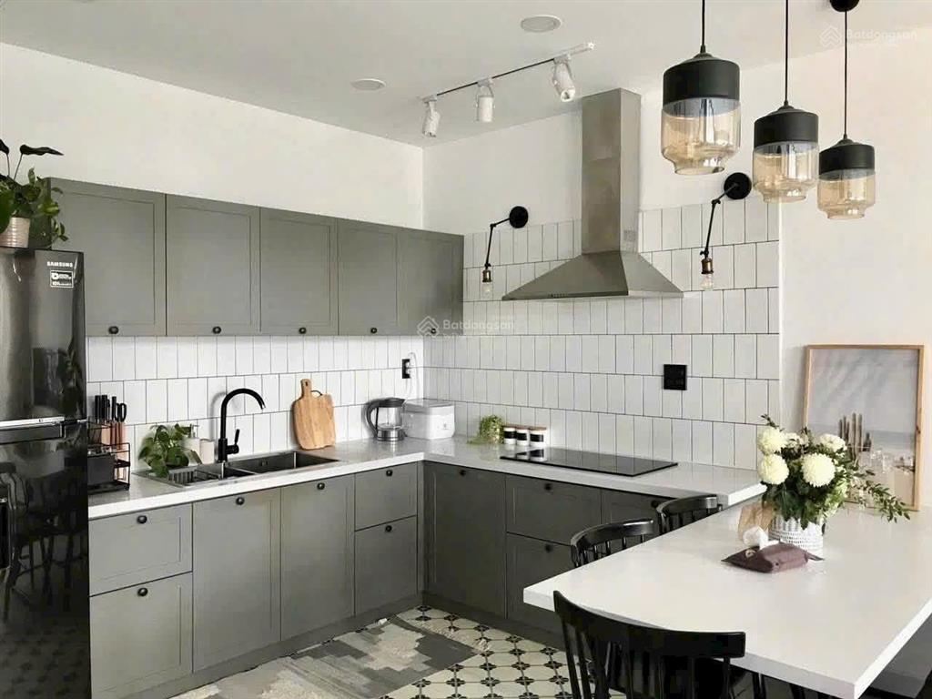 Bán gấp chung cư sunrise riverside 70m2, giá 2tỷ91, 2pn 2wc đang cho thuê 17tr gần đh tôn đức thắng