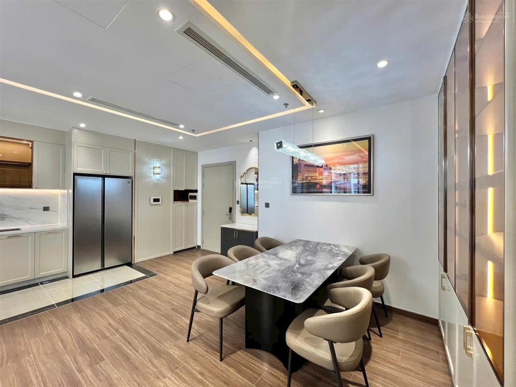 Chung cư vinhomes central park 2pn 2wc, dt lớn 91m2 giá 2tỷ250 còn tl view nhìn thẳng sông sài gòn