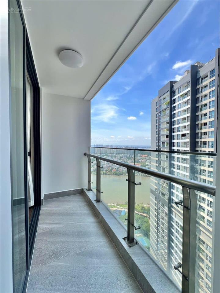 Chung cư vinhomes central park 2pn 2wc, dt lớn 91m2 giá 2tỷ250 còn tl view nhìn thẳng sông sài gòn
