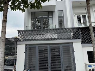 Cán bộ về hưu bán nhà tân hưngquận 5 giá 3tỷ45 gần bệnh viện chợ rẫy dt 60,4m2, đang cho thuê 20tr