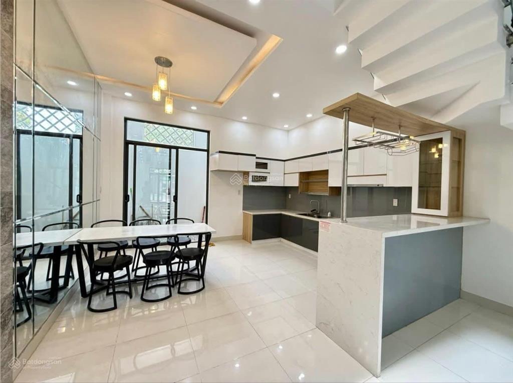 Cán bộ về hưu bán nhà tân hưngquận 5 gần bệnh viện chợ rẫy dt 60,4m2 giá 2tỷ45, đang cho thuê 18tr