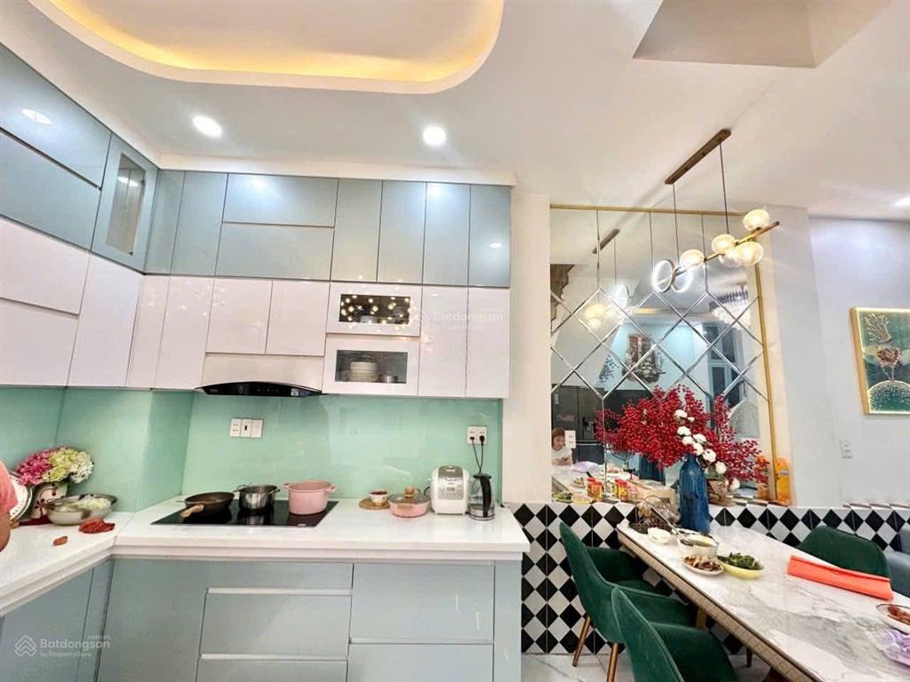 Bán gấp trong tháng nhà phạm phú thứquận 6 dt 68,5m2 giá 3tỷ26 gần chợ bình tiên hợp đồng thuê 22t