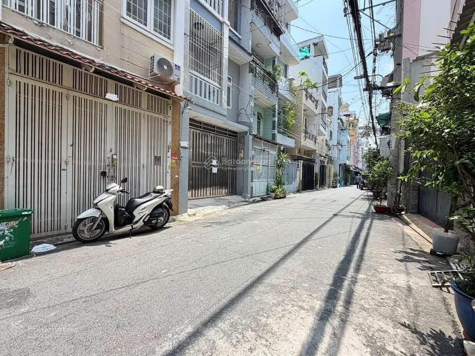 Xoay tiền bán gấp nhà lê thị hồng gấmquận 1 giá 4tỷ99 gần chợ bến thành dt 62,4m2 cho thuê 28tr/th